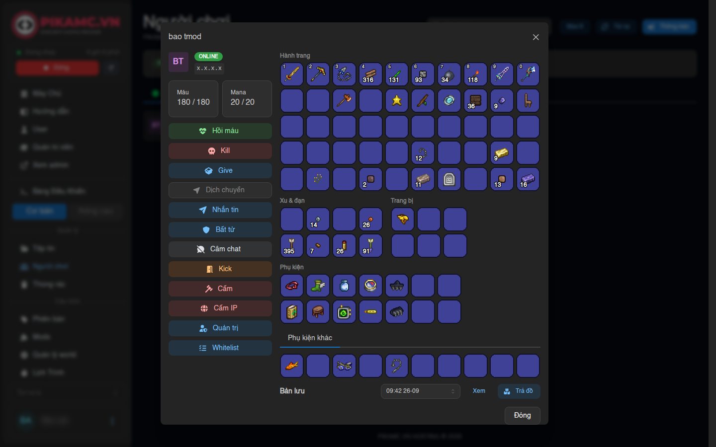 Túi đồ Terraria đủ nhóm: hành trang, xu & đạn, trang bị, phụ kiện — cùng nút hồi máu, Give, Kick.